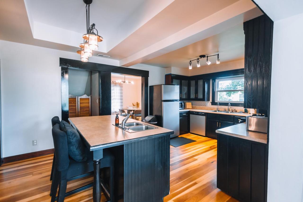 Downtown Escape Great For Large Families & Groups Βίλα Sugarcreek Εξωτερικό φωτογραφία