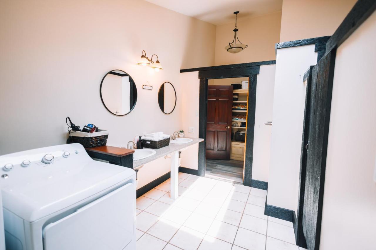 Downtown Escape Great For Large Families & Groups Βίλα Sugarcreek Εξωτερικό φωτογραφία
