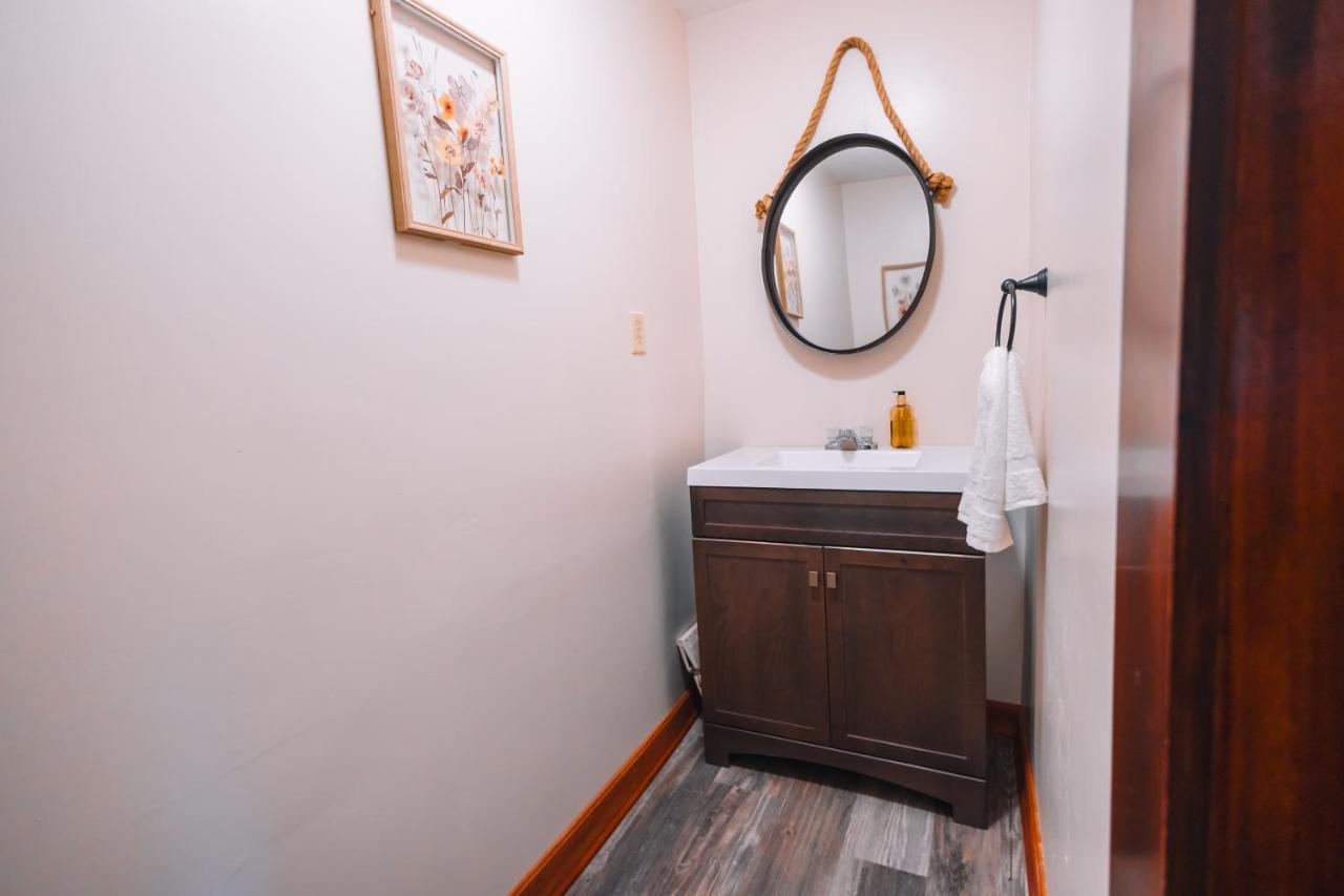 Downtown Escape Great For Large Families & Groups Βίλα Sugarcreek Εξωτερικό φωτογραφία