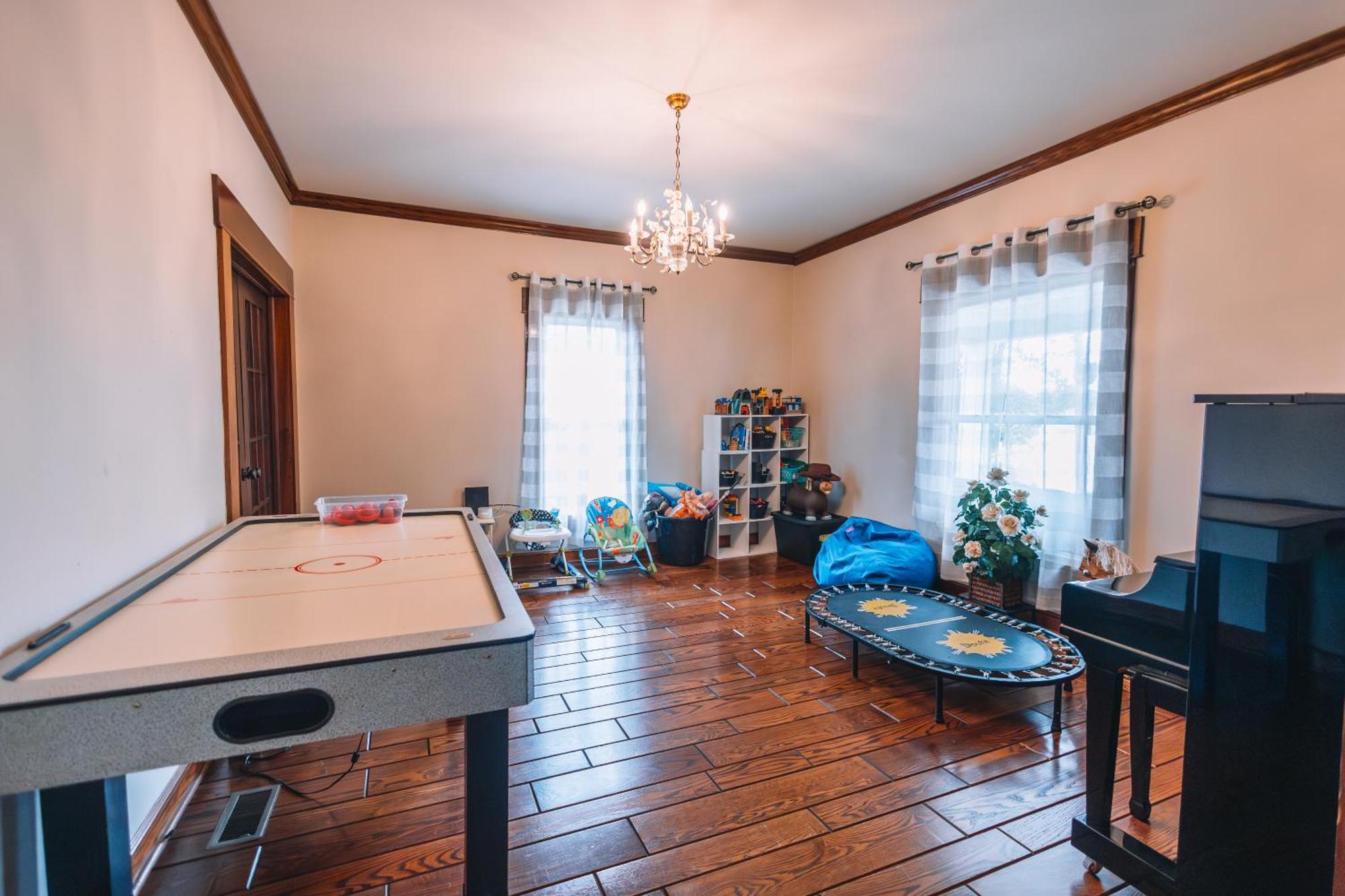 Downtown Escape Great For Large Families & Groups Βίλα Sugarcreek Εξωτερικό φωτογραφία