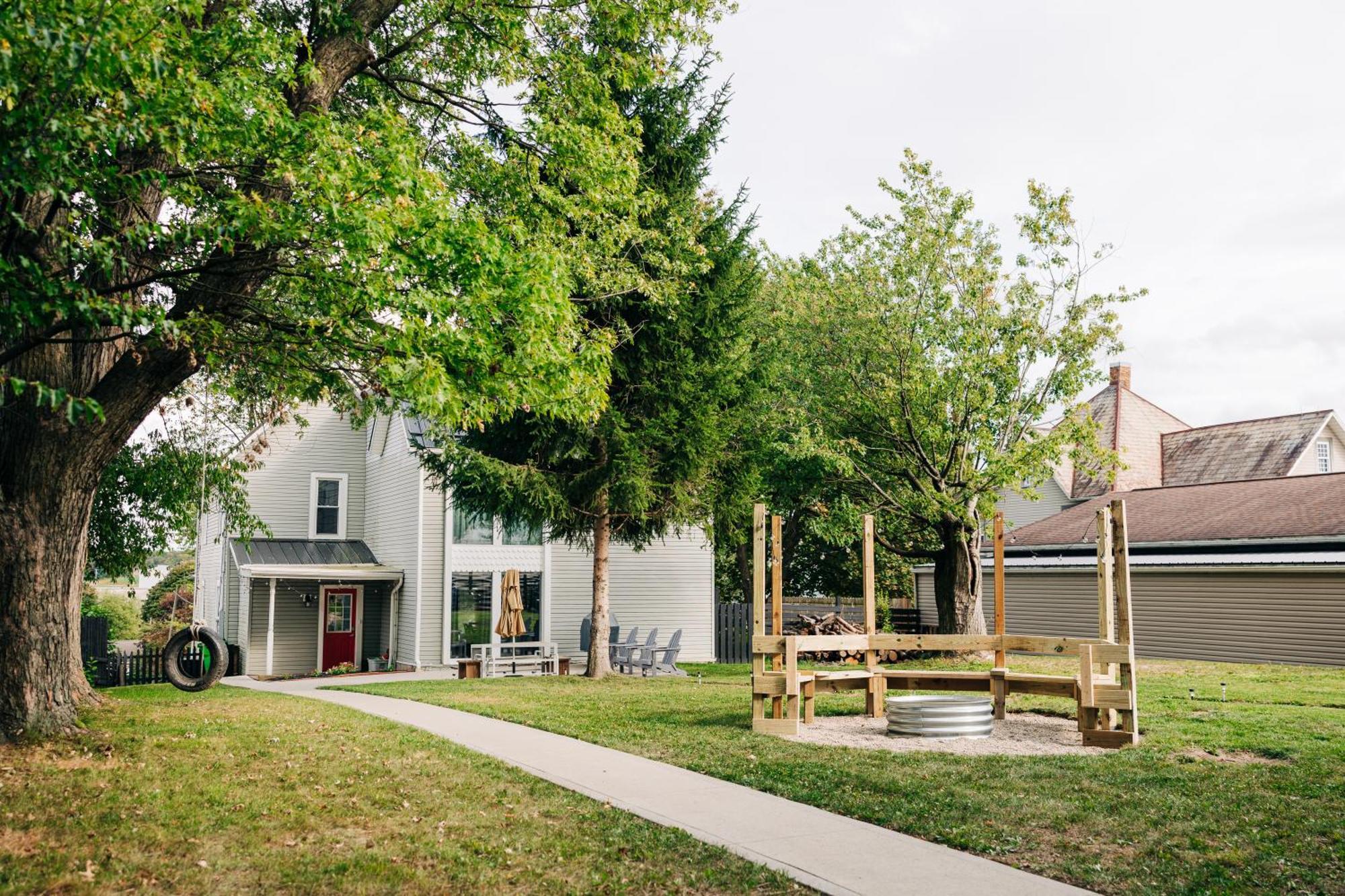Downtown Escape Great For Large Families & Groups Βίλα Sugarcreek Εξωτερικό φωτογραφία