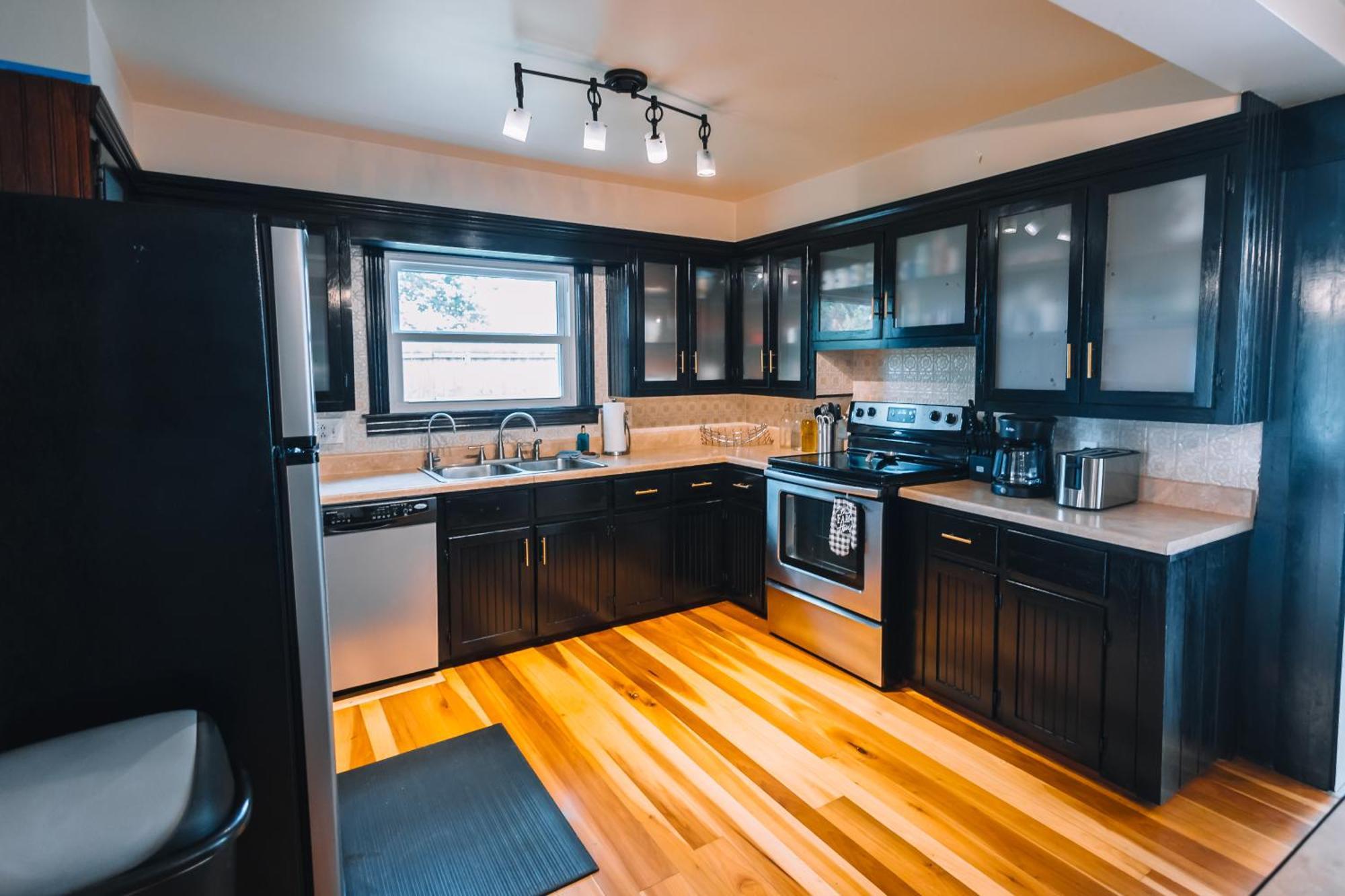Downtown Escape Great For Large Families & Groups Βίλα Sugarcreek Εξωτερικό φωτογραφία